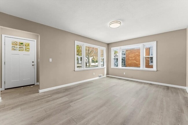 Building Photo - West Clark Street