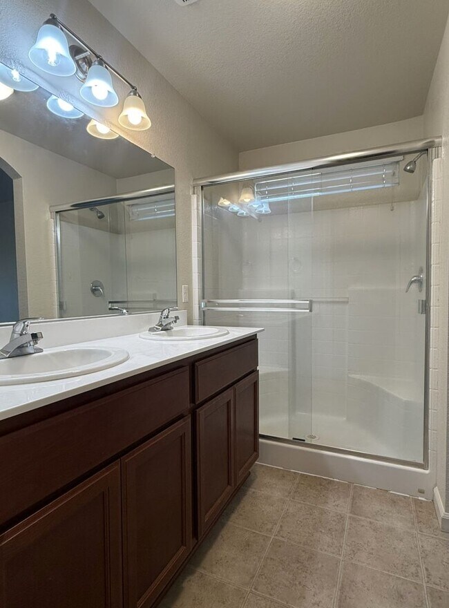 Building Photo - Don’t miss out on this 3 bedroom/2bath home!!!