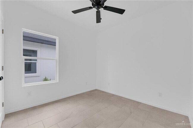 Building Photo - 16 E Mayfair St