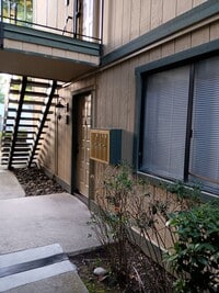 Building Photo - One bedroom 1 bathroom condo remodeled