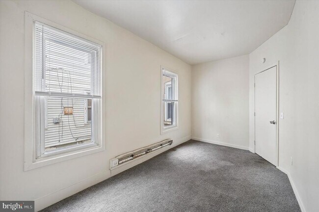 Building Photo - 13 E 21st St