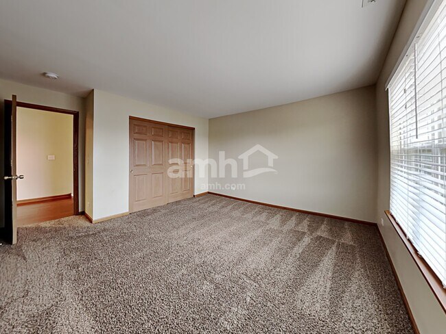 Building Photo - 255 Springwood Dr
