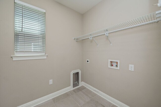 Building Photo - Modern 4-Bedroom Home with Designer Touches in the Heart of Niceville