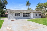 Building Photo - 1425 NE 29th St