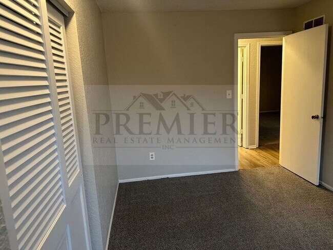Building Photo - Spacious 3 bd/2 19716 E Millhaven St, Inde...
