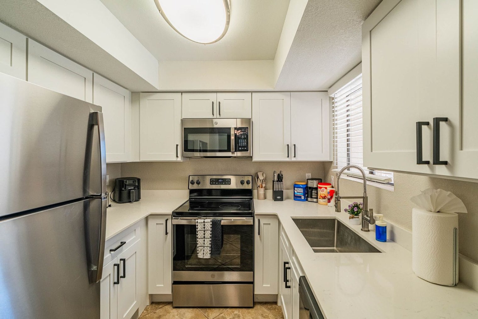 Building Photo - 8550 E McDowell Rd