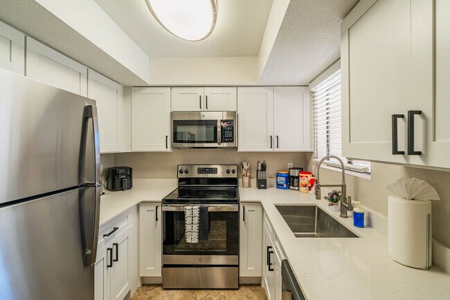 Building Photo - 8550 E McDowell Rd