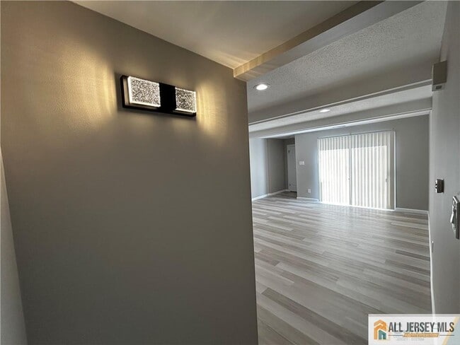 Building Photo - 13 Sweetgum Ln
