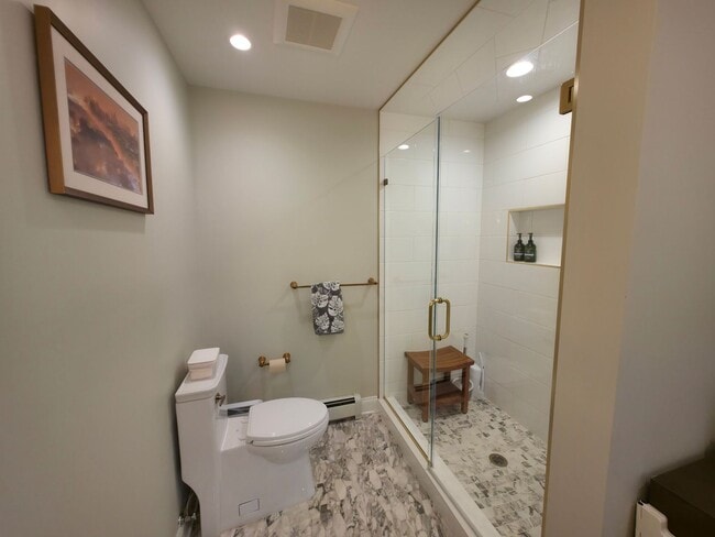 Building Photo - Luxury Living in Ridgewood