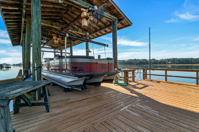 Building Photo - Private, Low Country Residence for Rent!