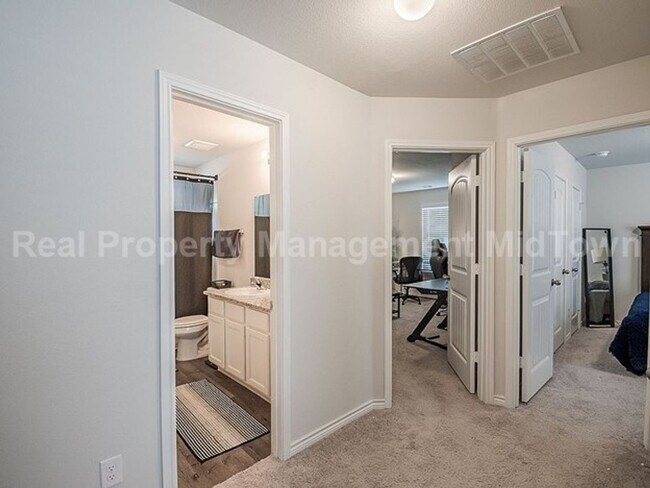 Building Photo - 5632 Shore Point Trl