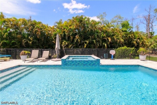 Building Photo - 721 Logan Blvd S