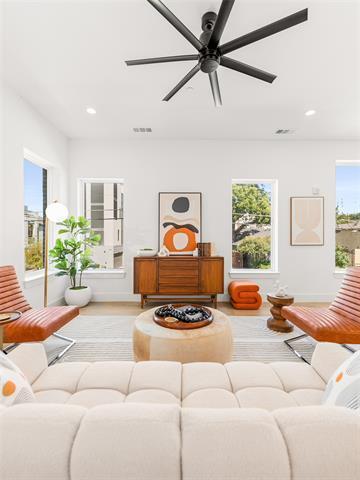 Building Photo - 2019 N Prairie Ave