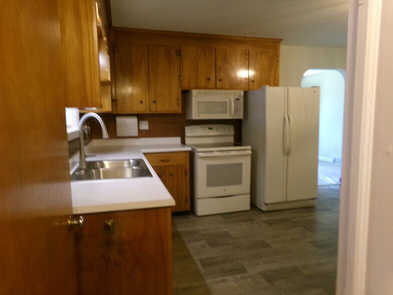 Building Photo - 2052 Miller Rd