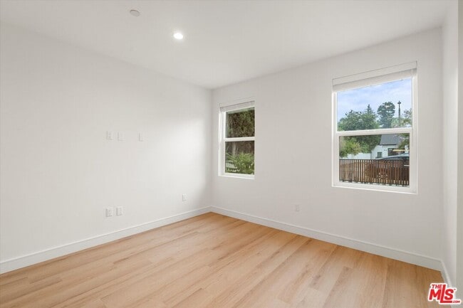 Building Photo - 11025 Blix St