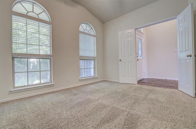 Building Photo - 1610 Greenside Dr