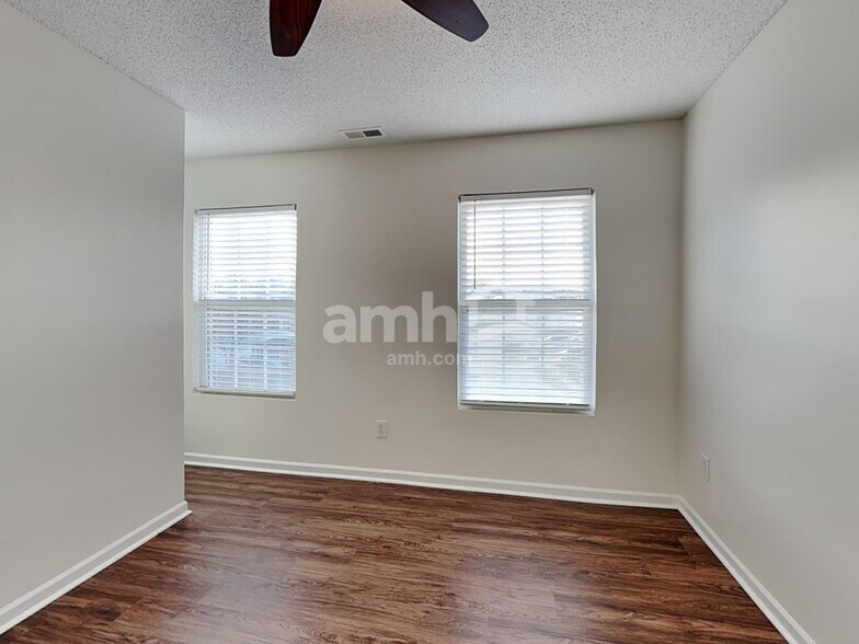 Building Photo - 5850 Mahogany Pl SW