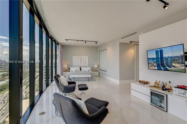 Building Photo - 18555 Collins Ave