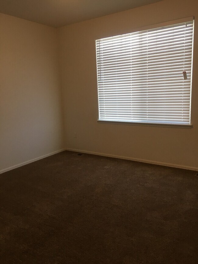 Building Photo - Newer, Spacious 3 Bedroom / 2 Bath in Wellington! New Carpet and Paint Before Move In