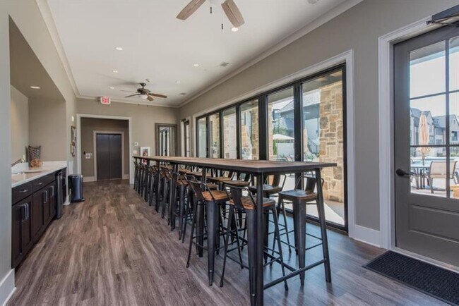 Building Photo - 6715 Encore Blvd