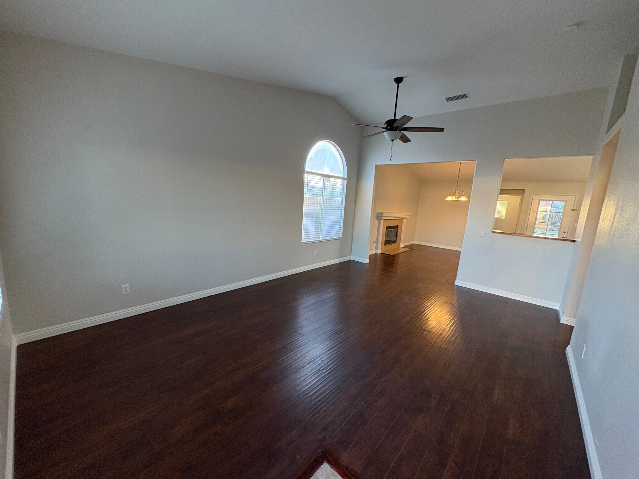 Building Photo - 29957 Oakbridge Dr