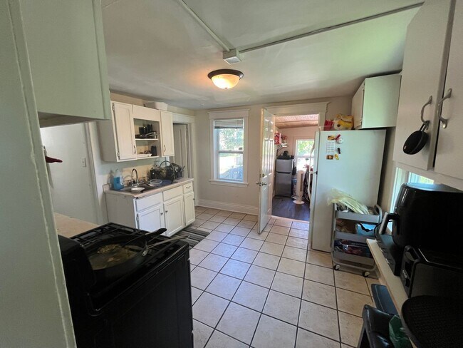 Building Photo - JUNE 2026 - Duluth MN 7 Bed - 2 Bath Singl...