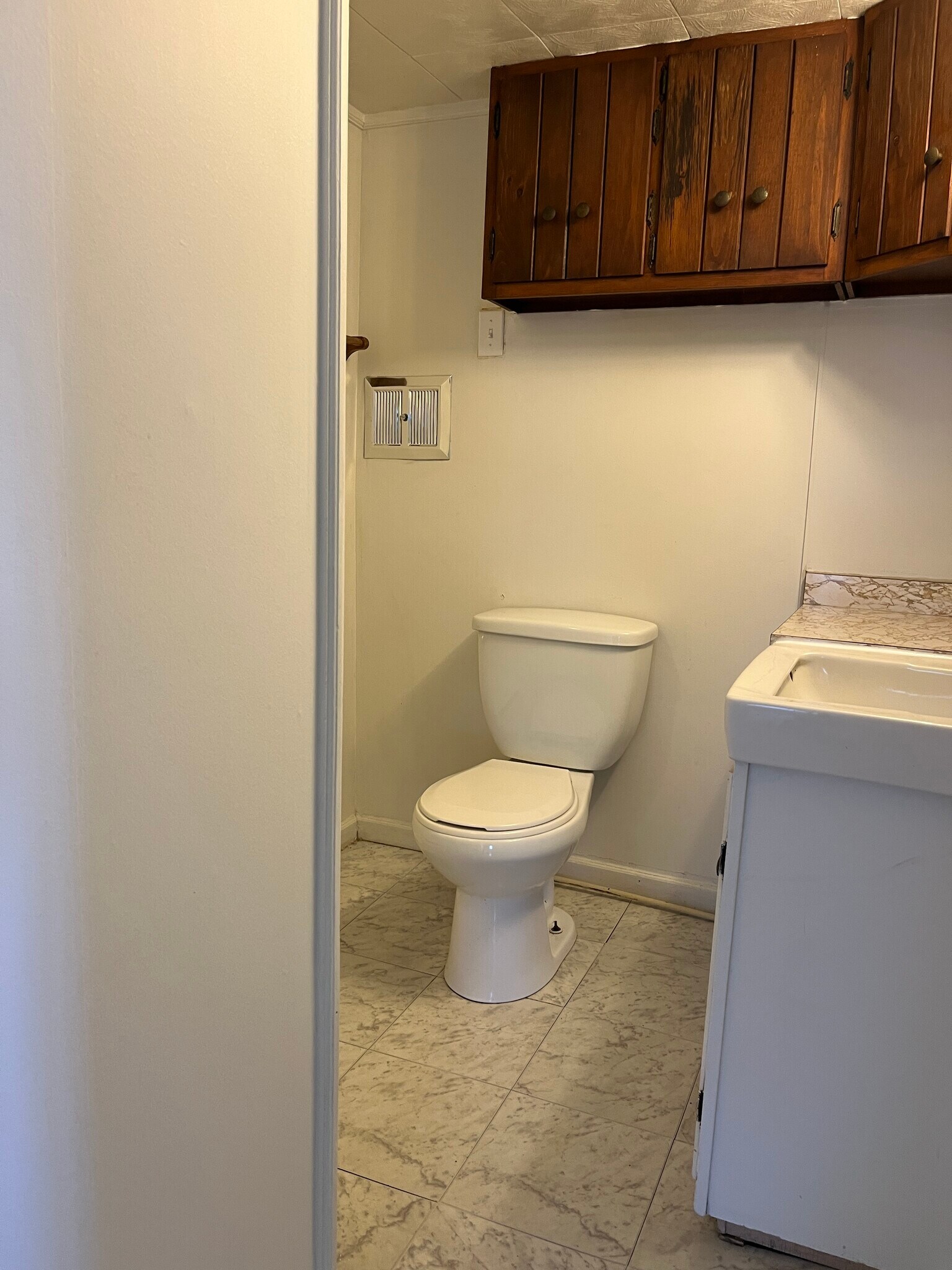 Bathroom - 401 N Baltimore Ave