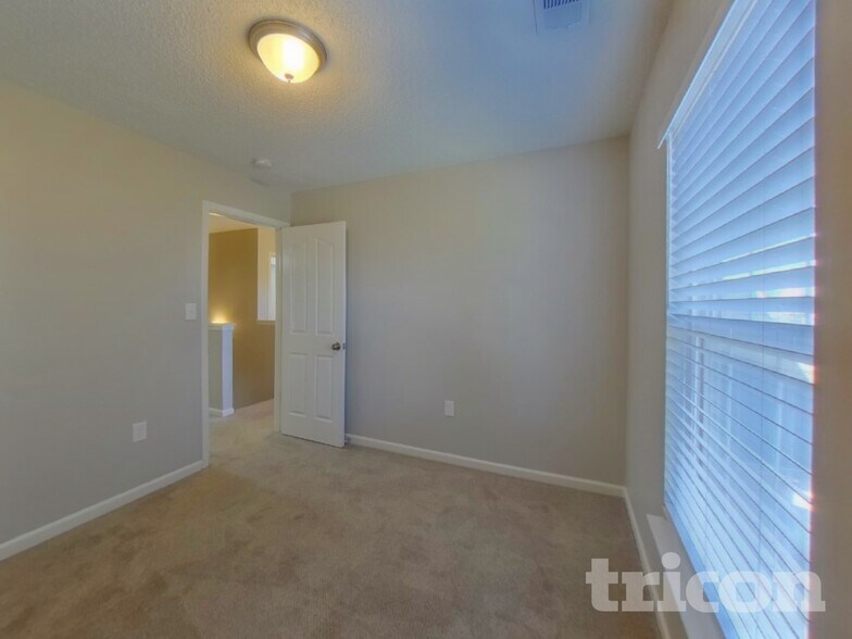 Building Photo - 7310 Ravanna Dr