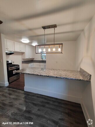 Building Photo - 3319 Roseview Ave