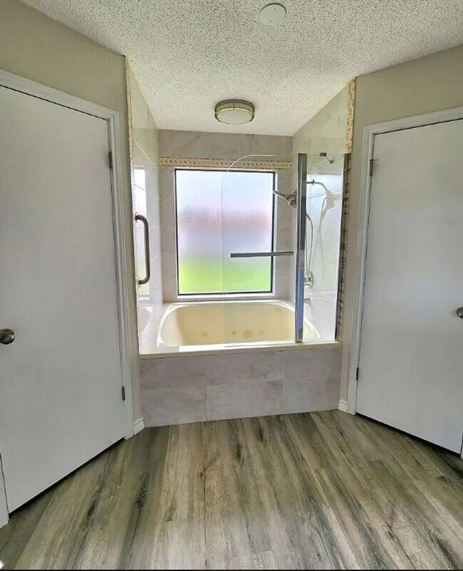 Building Photo - COMING SOON!! 3 Bed 1 Bath