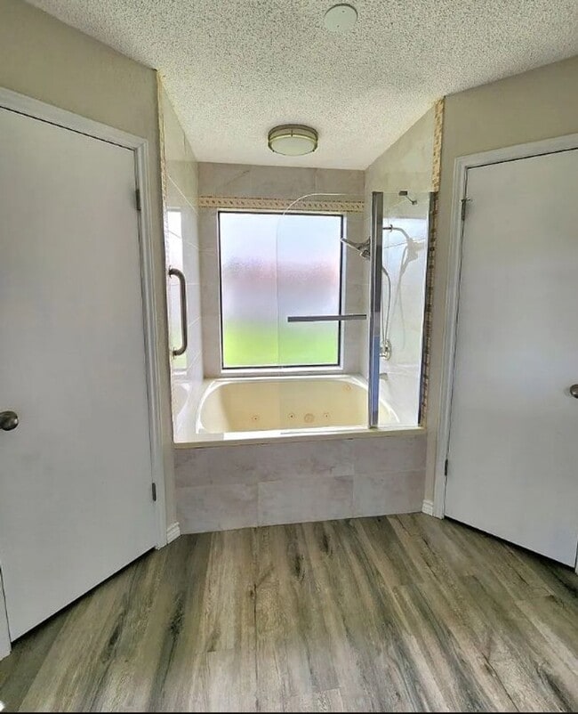 Building Photo - COMING SOON!! 3 Bed 2 Bath