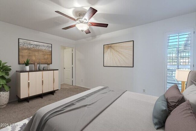 Building Photo - 3-bedroom townhome in great central Phoeni...