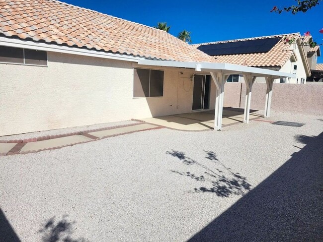 Building Photo - Charming Single-Story 3-Bedroom Home with Spacious Backyard