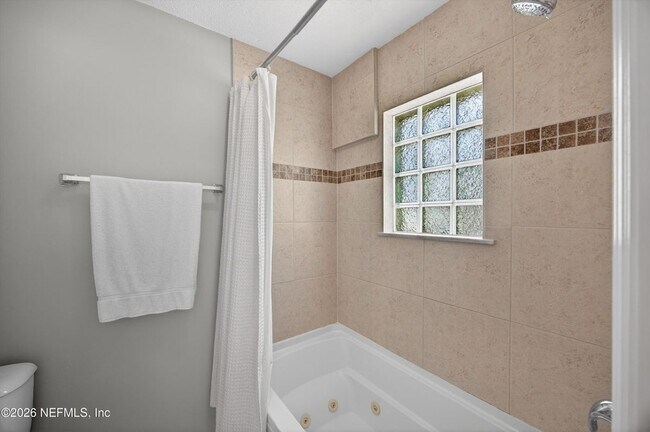 Building Photo - 724 1st St S