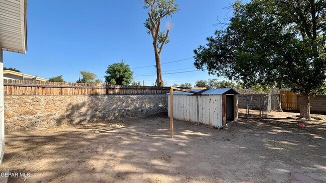 Building Photo - 8033 Carpenter Dr