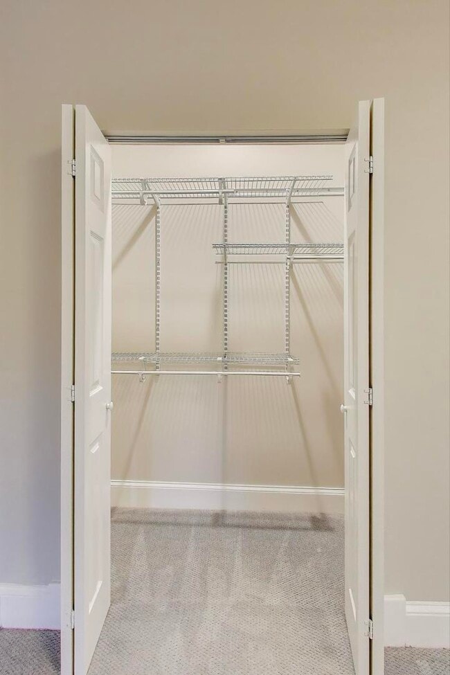 Building Photo - 1601 W Touhy Ave