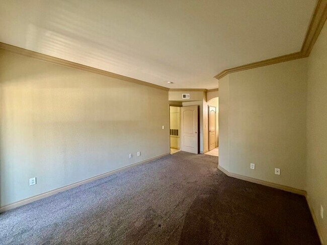Building Photo - 5525 W Flamingo Rd