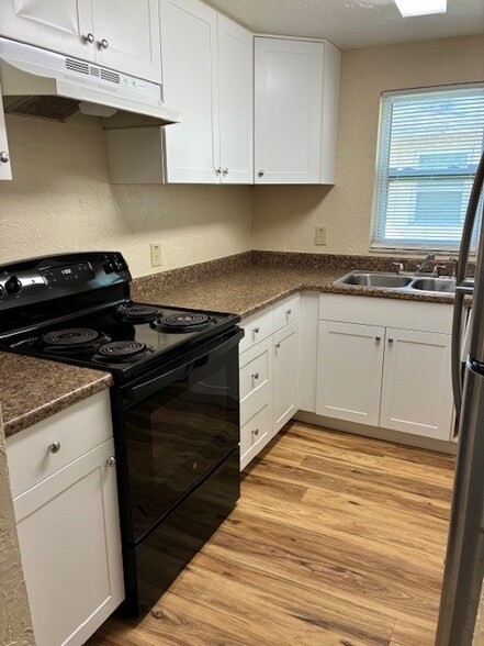 Building Photo - 823 Winter Garden Dr