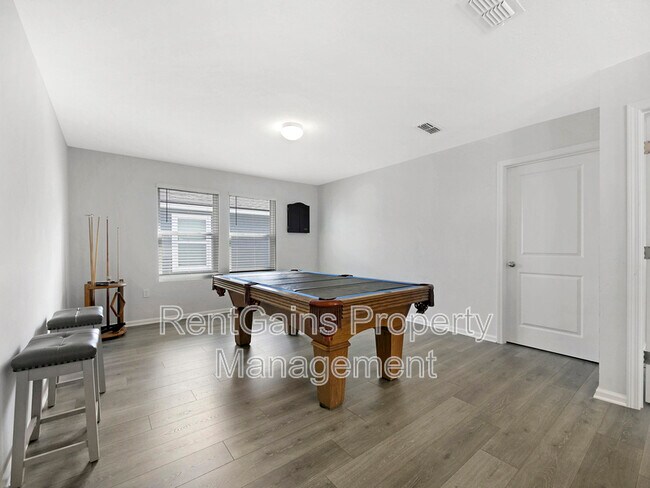 Building Photo - 597 Meadow Ridge Dr