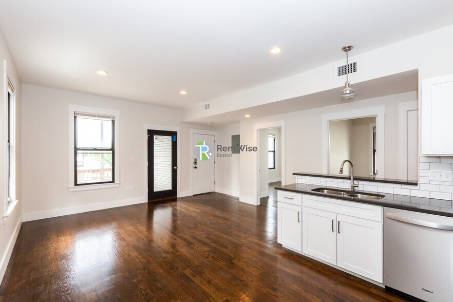 Building Photo - 24 Clary St