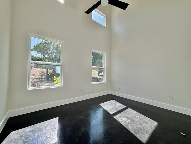 Building Photo - 329 Canyon Springs Dr