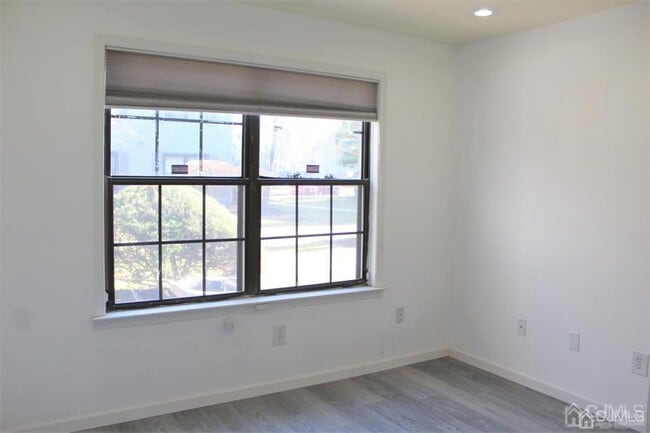 Building Photo - 1003 Woodhaven Dr