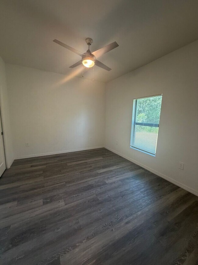 Building Photo - 1097 Highlands Rd