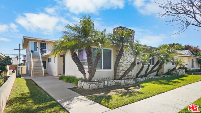 Primary Photo - 5320 W 57th St