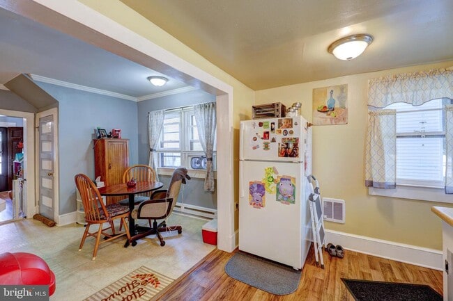 Building Photo - 220 Hazel Ave