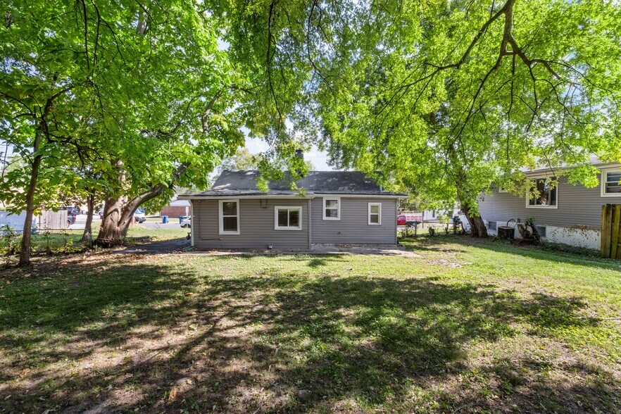 Building Photo - 2345 Gaebler Ave