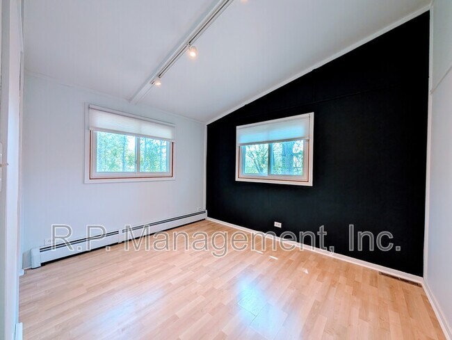 Building Photo - 26745 Freeport Ave