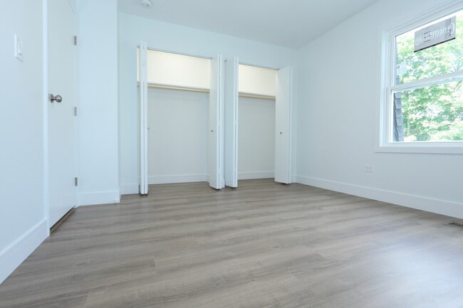 Building Photo - 151 E Palatine Rd
