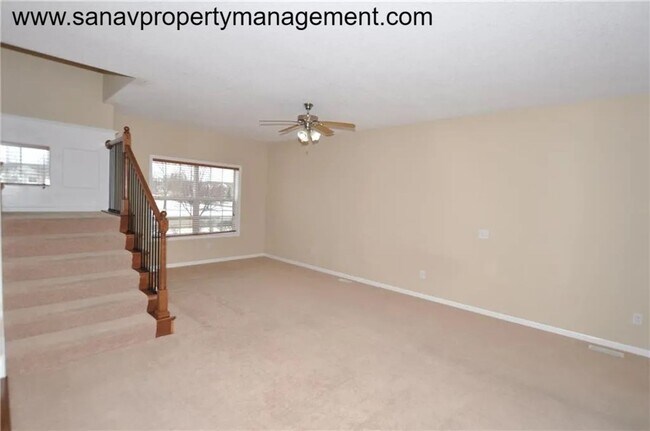 Building Photo - ? Stylish 2-Bedroom Townhome in Prime West Des Moines! Move in Special- December Rent Free