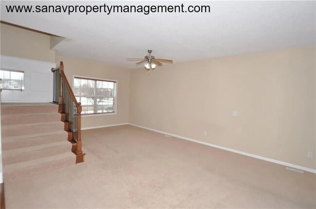 Building Photo - ? Stylish 2-Bedroom Townhome in Prime West Des Moines! Move in Special- January Rent Free